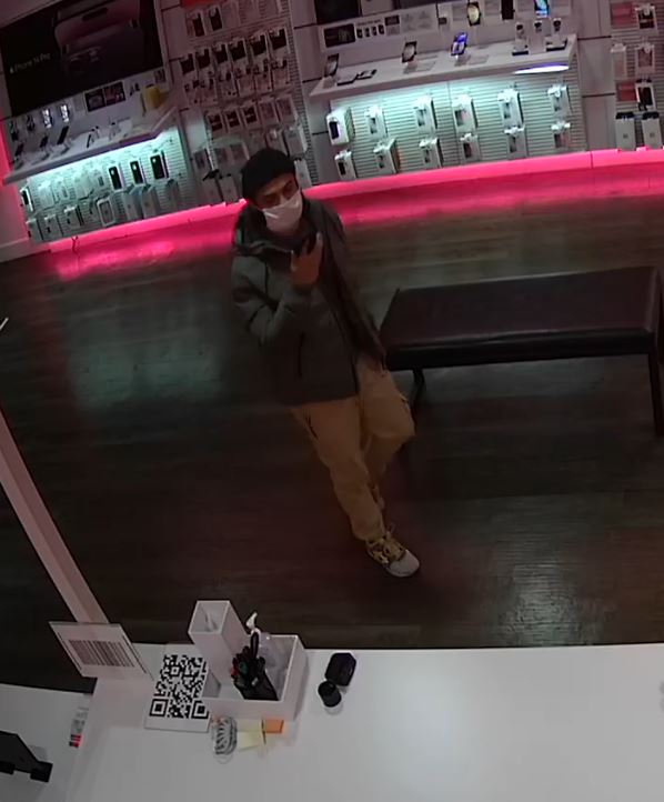 shoplifting-from-cellular-phone-store-newark-police-public-information